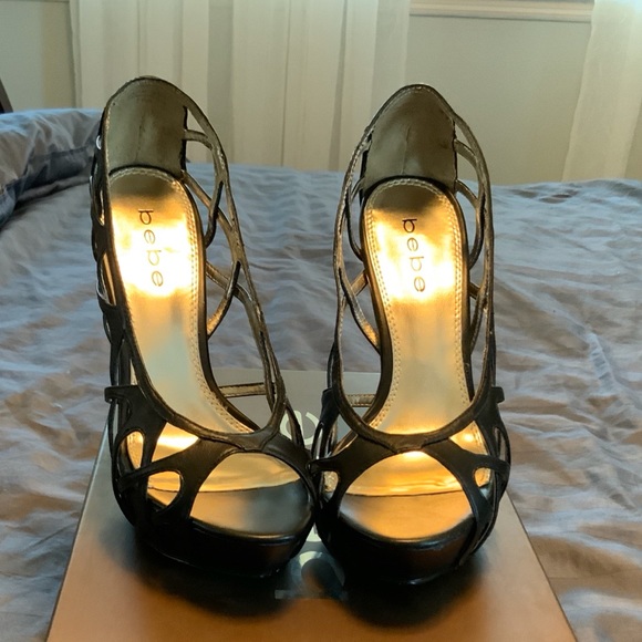 BEBE Stanley Leather Webbed Sandal. Size 7.5 - Picture 2 of 5